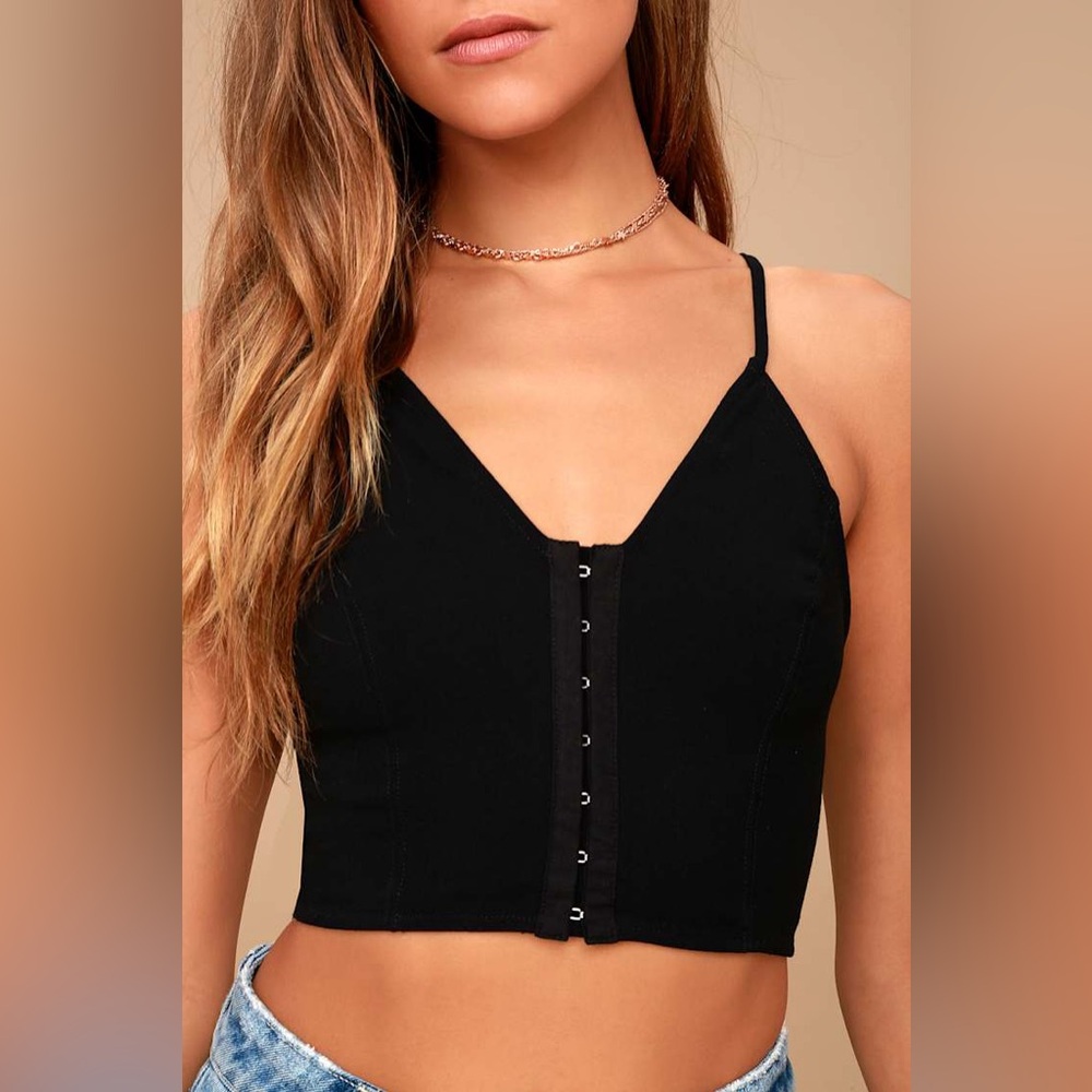 FREE PEOPLE INTIMATELY VEST OF ALL CROP TOP